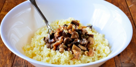 Перец, фаршированный кускусом с грибами и помидорами (в духовке)