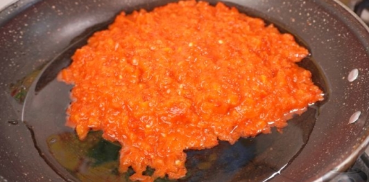 Перечная паста с чесноком и гранатовым соусом