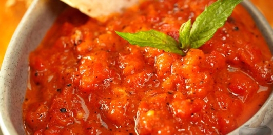 Перечная паста с чесноком и гранатовым соусом