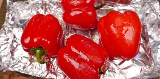 Перечная паста с чесноком и гранатовым соусом
