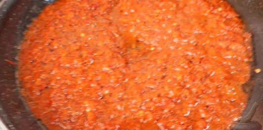 Перечная паста с чесноком и гранатовым соусом