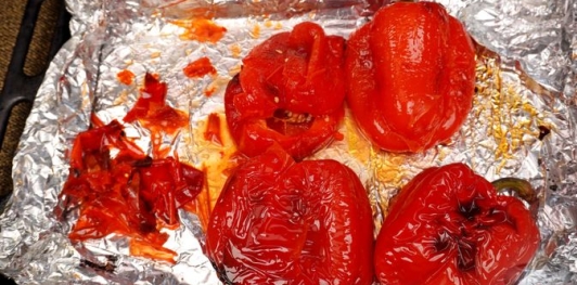 Перечная паста с чесноком и гранатовым соусом