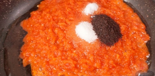 Перечная паста с чесноком и гранатовым соусом