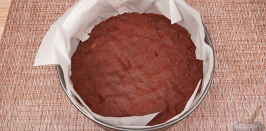 Пирог с шоколадной крошкой, клубникой и творогом