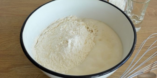 Расстегаи с сыром, кинзой и кунжутом
