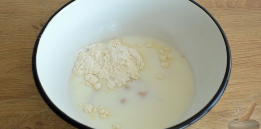 Расстегаи с сыром, кинзой и кунжутом