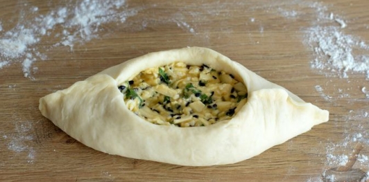Расстегаи с сыром, кинзой и кунжутом