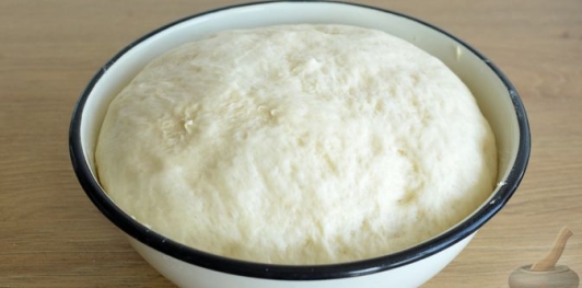 Расстегаи с сыром, кинзой и кунжутом
