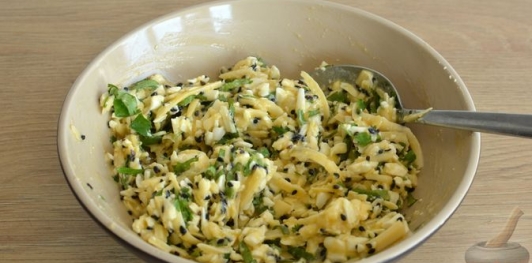 Расстегаи с сыром, кинзой и кунжутом
