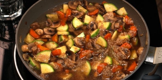 Рис с грибами и кабачками, на сковороде