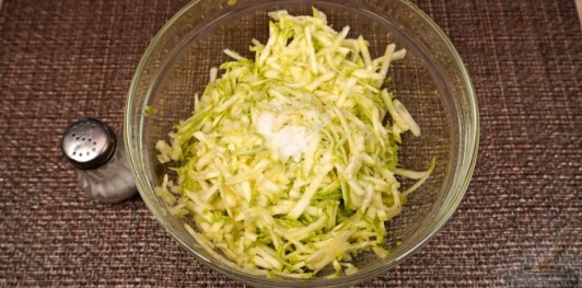 Рубленые куриные котлеты с кабачком