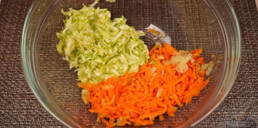 Рубленые куриные котлеты с кабачком