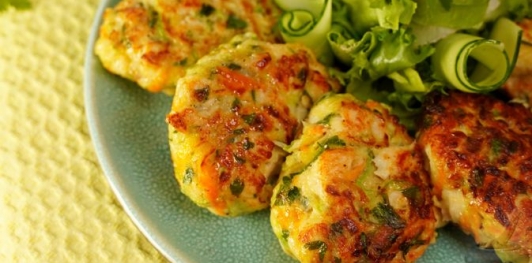 Рубленые куриные котлеты с кабачком
