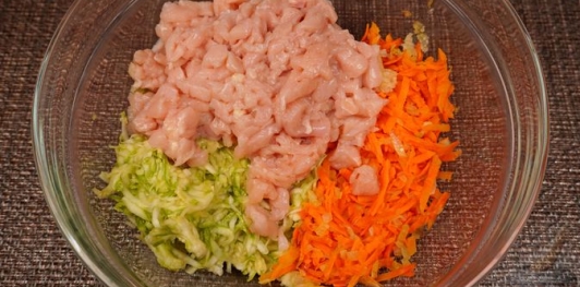 Рубленые куриные котлеты с кабачком
