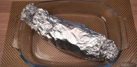 Рулет из скумбрии с морковью и огурцами, в беконе