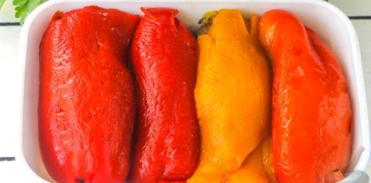 Рулетики из перца с баклажанами, оливками, анчоусами и каперсами