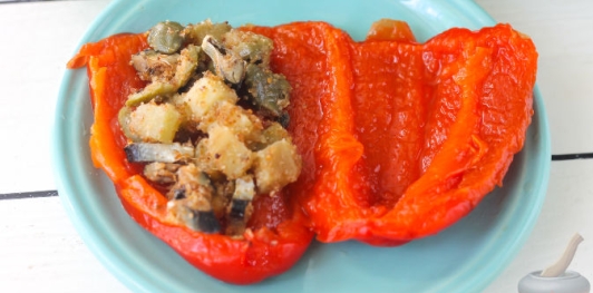 Рулетики из перца с баклажанами, оливками, анчоусами и каперсами