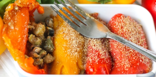 Рулетики из перца с баклажанами, оливками, анчоусами и каперсами