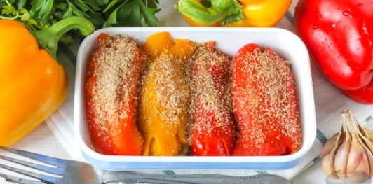 Рулетики из перца с баклажанами, оливками, анчоусами и каперсами