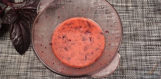 Салат из помидоров, яиц и моцареллы