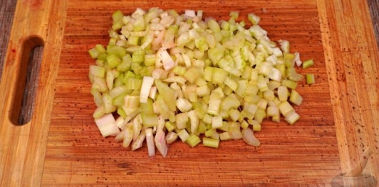 Салат из свёклы, яблок и сельдерея