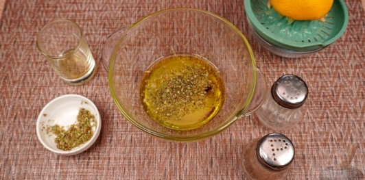 Салат с болгарским перцем, помидорами и свежими шампиньонами