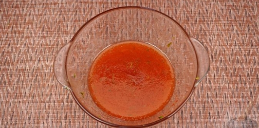 Салат с фунчозой, кальмарами, креветками и морковью
