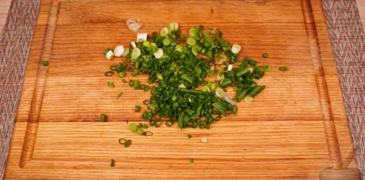 Салат с фунчозой, кальмарами, креветками и морковью