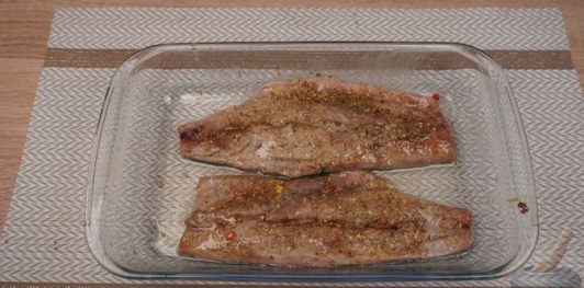 Скумбрия, запечённая с овощами в рукаве
