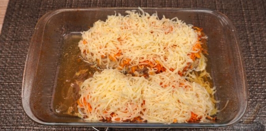 Скумбрия, запечённая с овощами в рукаве