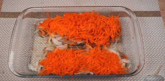 Скумбрия, запечённая с овощами в рукаве