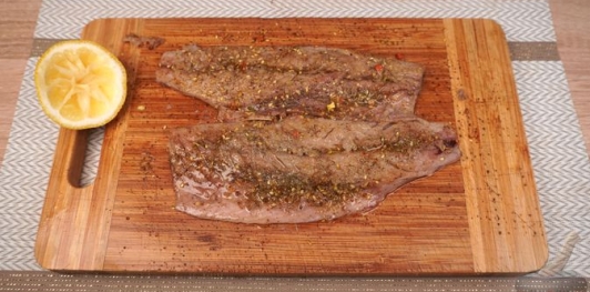 Скумбрия, запечённая с овощами в рукаве