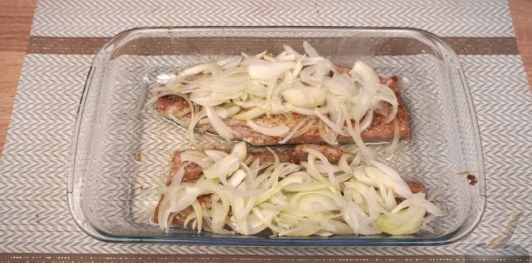 Скумбрия, запечённая с овощами в рукаве
