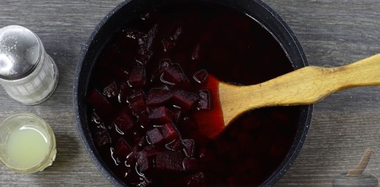 Свекольник с морепродуктами