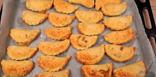 Творожные пирожки с грушами и грецкими орехами (в духовке)