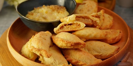 Творожные пирожки с грушами и грецкими орехами (в духовке)