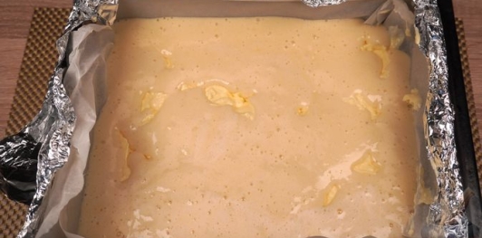 Творожный пирог с персиками, на молоке