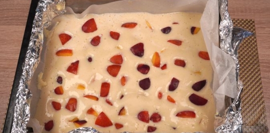 Творожный пирог с персиками, на молоке