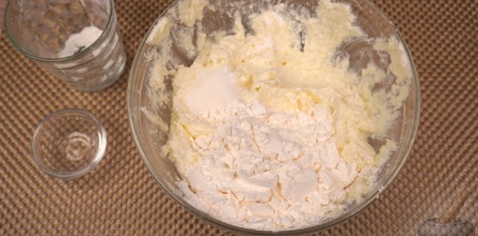 Творожный пирог с персиками, на молоке