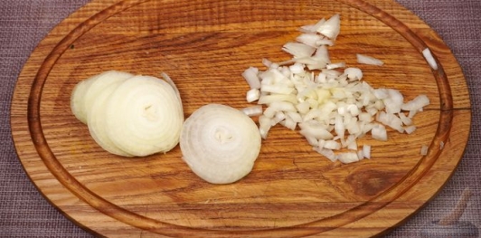 Запечённая скумбрия, фаршированная сыром (в пергаменте)