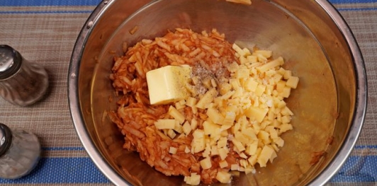 Запечённые куриные рулетики с яблоками и сыром