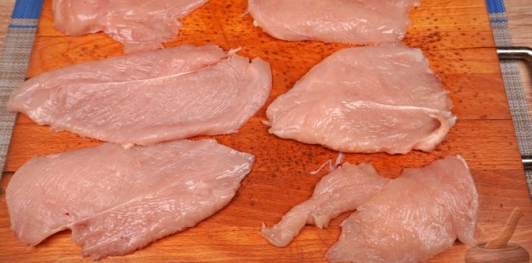 Запечённые куриные рулетики с яблоками и сыром