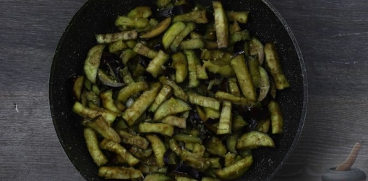 Жареная курица с баклажанами в соевом соусе