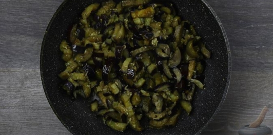 Жареная курица с баклажанами в соевом соусе