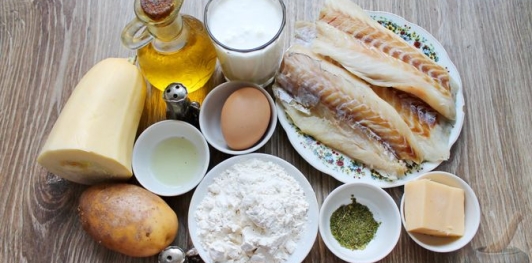 Жареная рыба в кляре на кефире с кабачком, картофелем и сыром