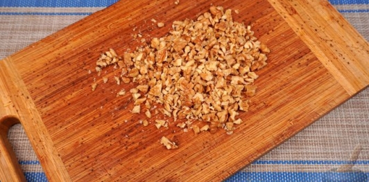 Баклажаны, фаршированные индейкой, сливами и грецкими орехами