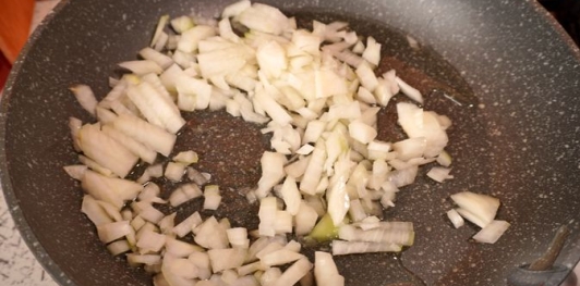 Баклажаны, фаршированные индейкой, сливами и грецкими орехами