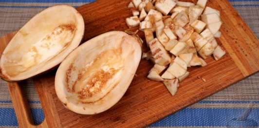Баклажаны, фаршированные индейкой, сливами и грецкими орехами