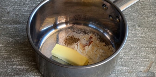 Блины с ветчиной, индейкой и сыром, под соусом бешамель (в духовке)