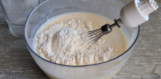 Блины с ветчиной, индейкой и сыром, под соусом бешамель (в духовке)